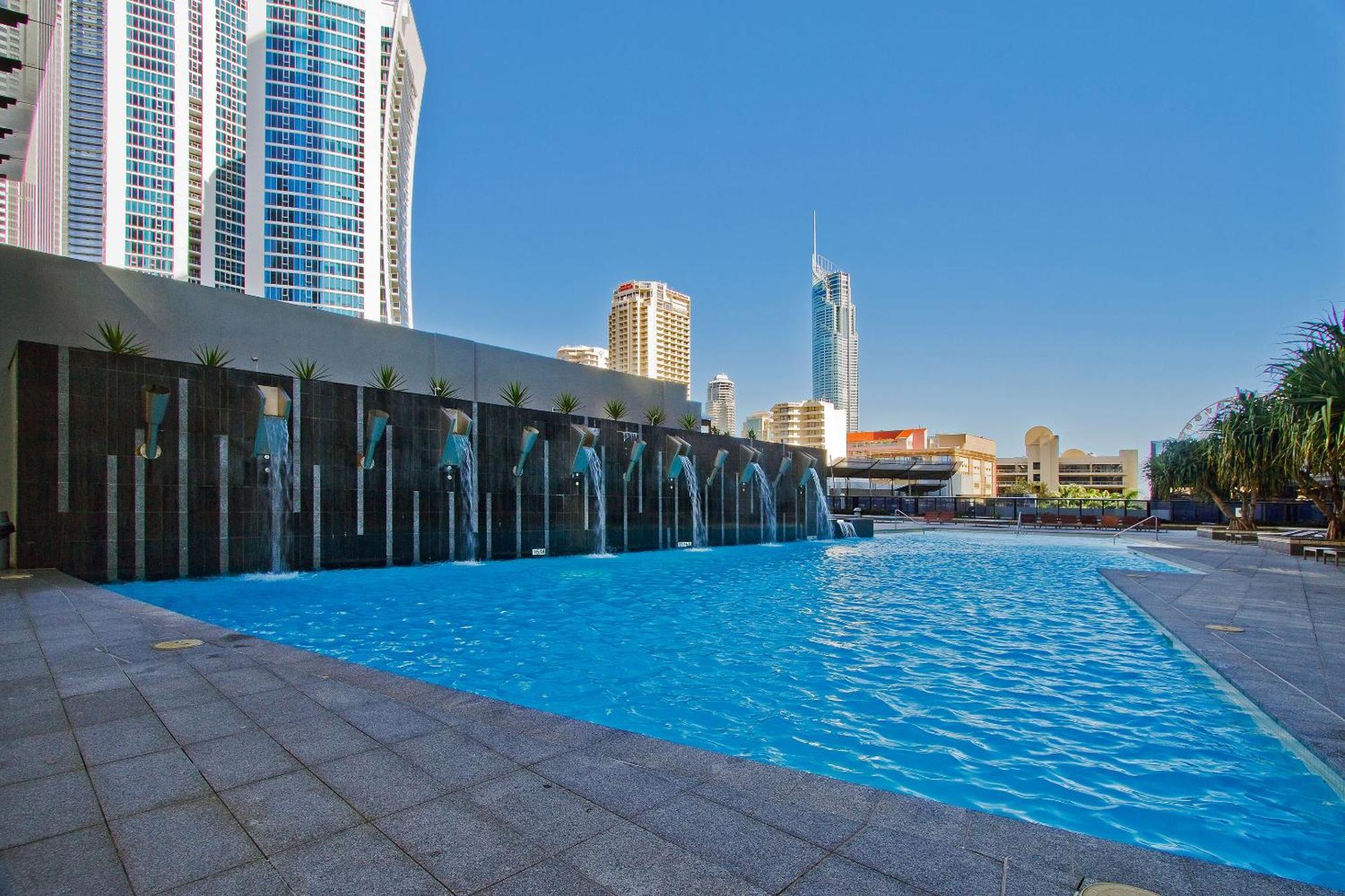 5 Bedroom Executive Sub Penthouse In The Heart Of Surfers With Full Ocean Views - Sleeps 12 - Circle On Cavill Amazing!! Gold Coast Buitenkant foto