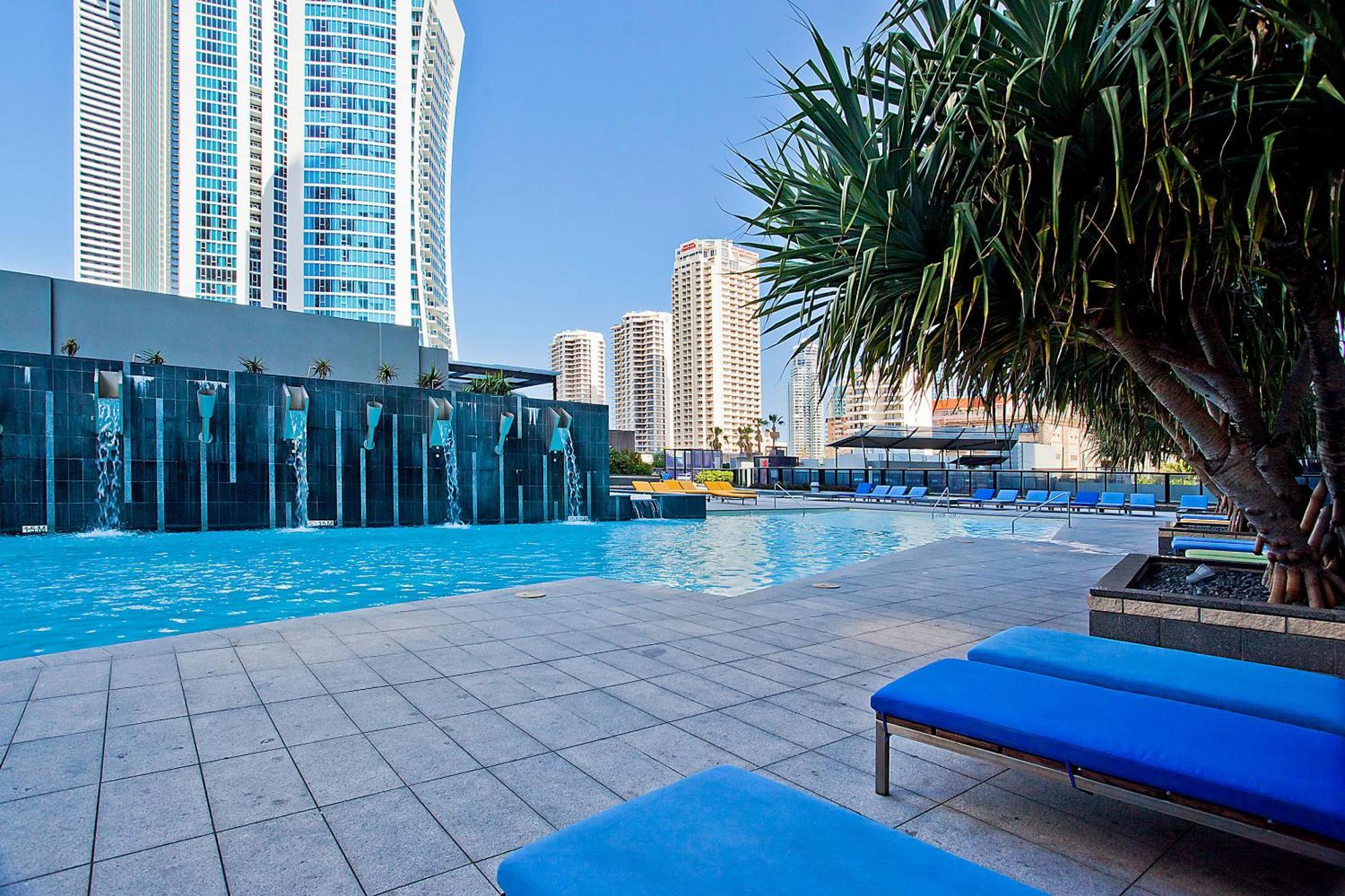 5 Bedroom Executive Sub Penthouse In The Heart Of Surfers With Full Ocean Views - Sleeps 12 - Circle On Cavill Amazing!! Gold Coast Buitenkant foto
