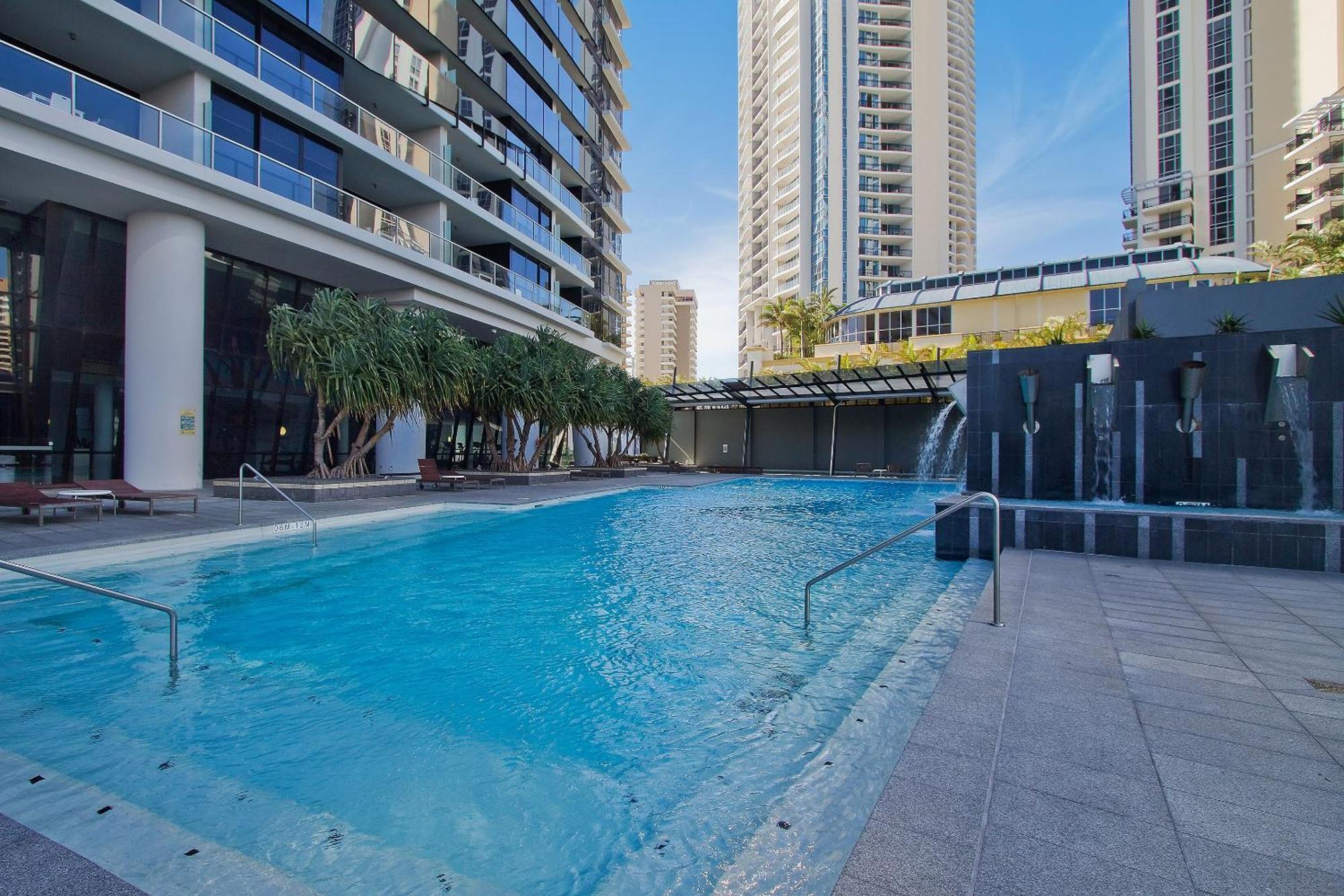 5 Bedroom Executive Sub Penthouse In The Heart Of Surfers With Full Ocean Views - Sleeps 12 - Circle On Cavill Amazing!! Gold Coast Buitenkant foto